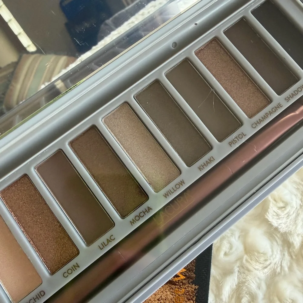 New Lacura Two Neutral Eyeshadow Palette with Brush